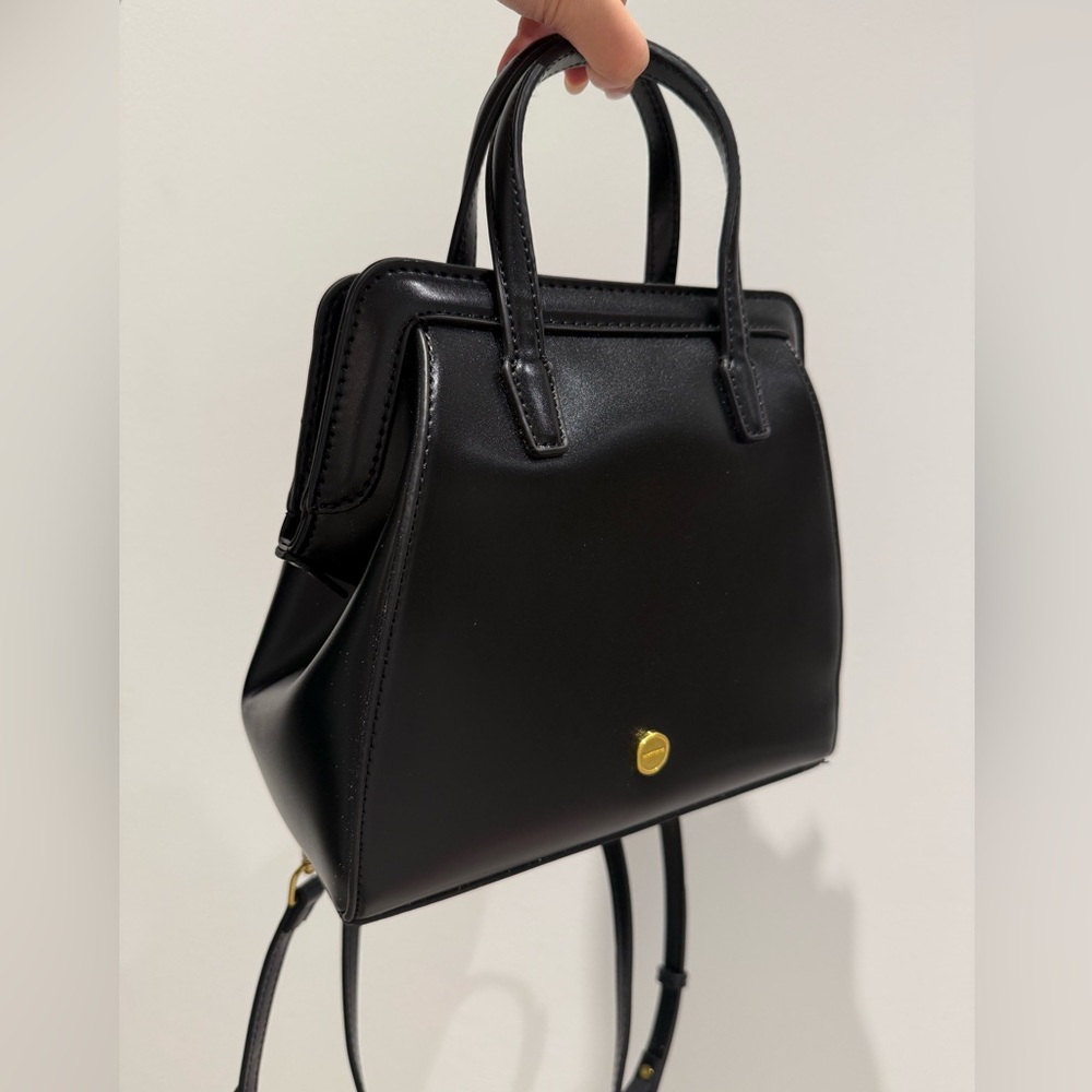 women fashion designer backpack/handbag